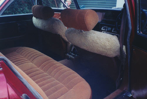 RearInterior.jpg (27828 bytes)